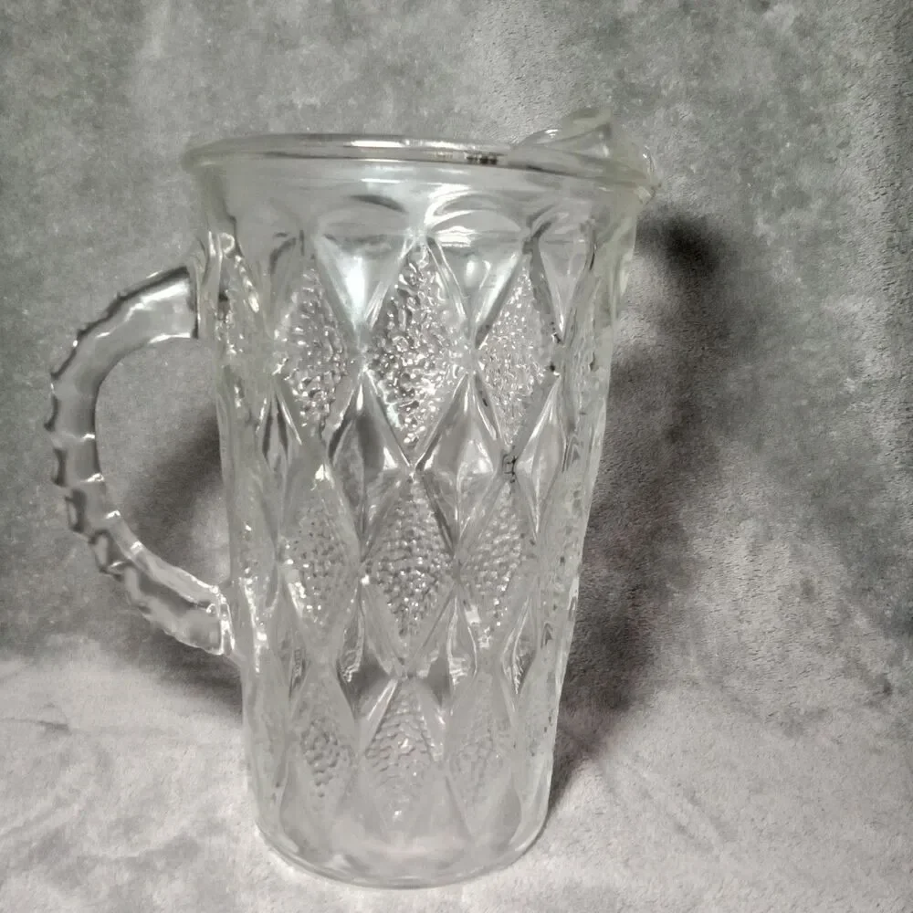 glass pitcher‎ with handle